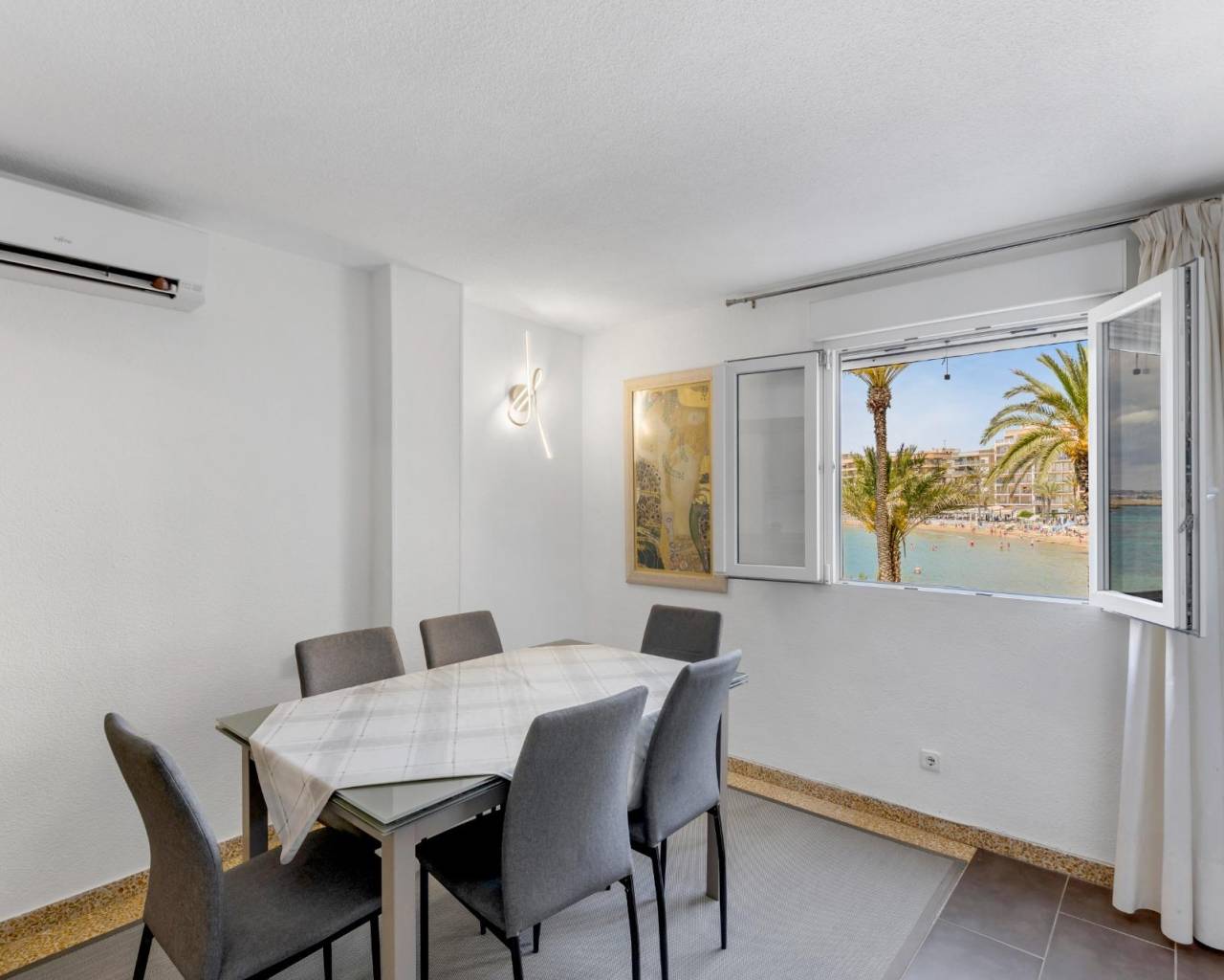 Apartment - Resale - Torrevieja - C19ZH-30173