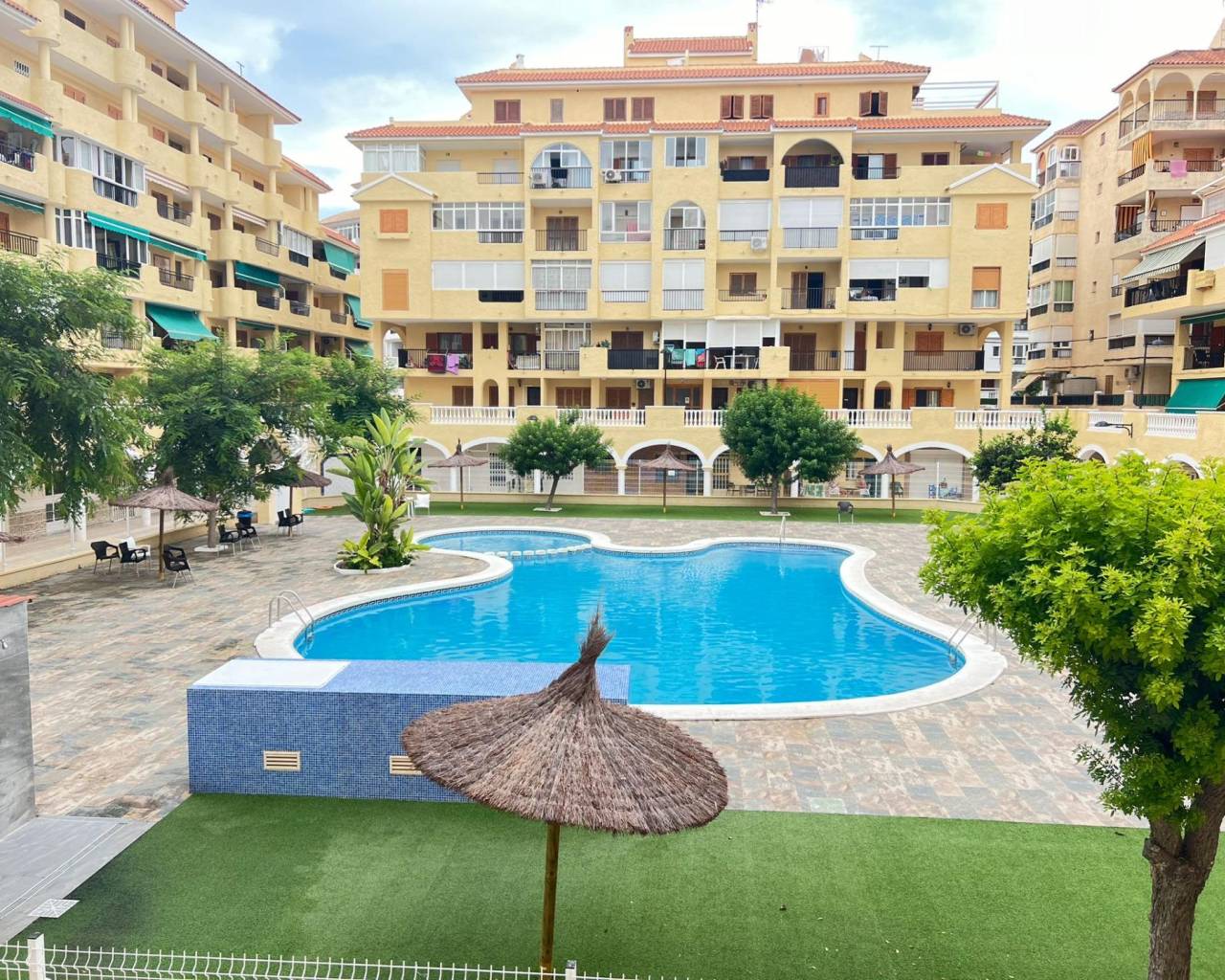 Apartment - Resale - Torrevieja - C19ZH-54933