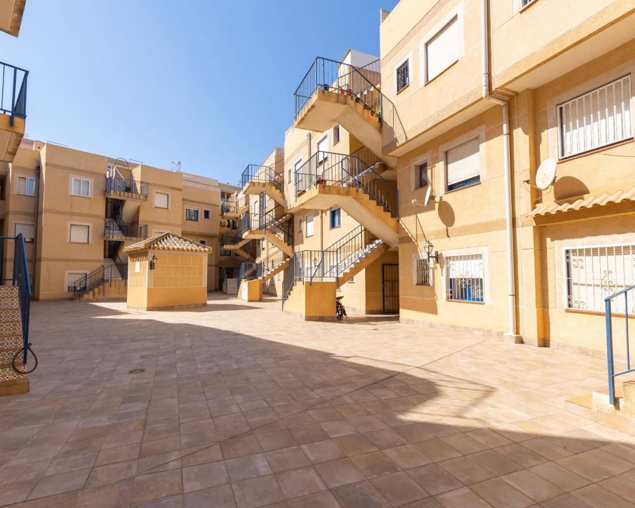Apartment - Resale - Torrevieja - C19ZH-90800