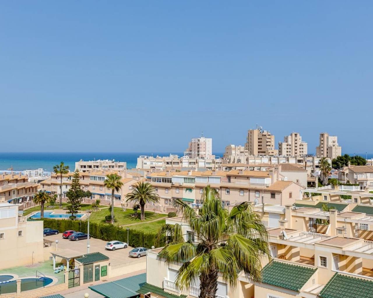 Apartment - Resale - Torrevieja - C2ZH-99126
