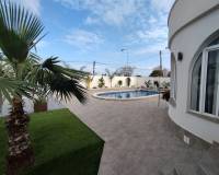 Resale - Villa - Torrevieja