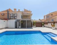 Venta - Villa-Chalet - Torrevieja - Aguas Nuevas