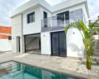 Venta - Villa-Chalet - Torrevieja - Los Balcones - Los Altos del Edén