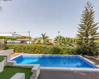 Venta - Villa-Chalet - Torrevieja - Los Balcones