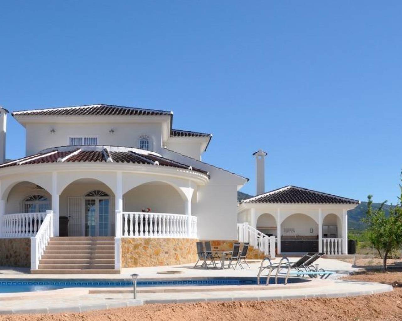 Villa-Chalet - Nueva construcción  - Pinoso - Campo