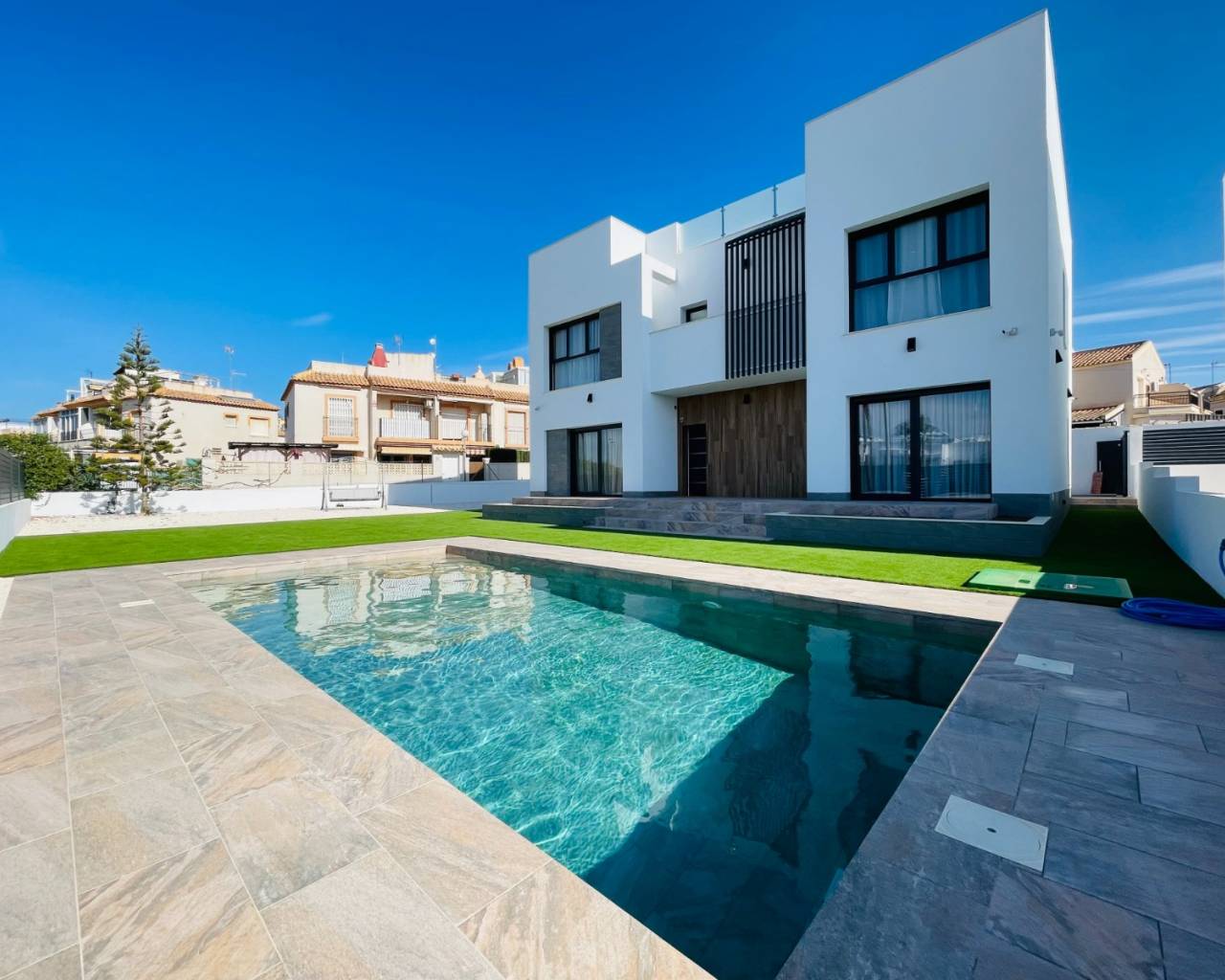 Villa-Chalet - Nueva construcción  - Torrevieja - Torrevieja