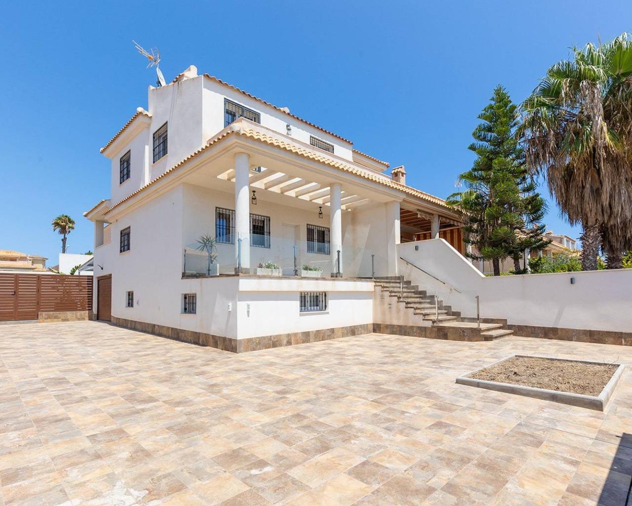 Villa-Chalet - Venta - Torrevieja - Aguas Nuevas
