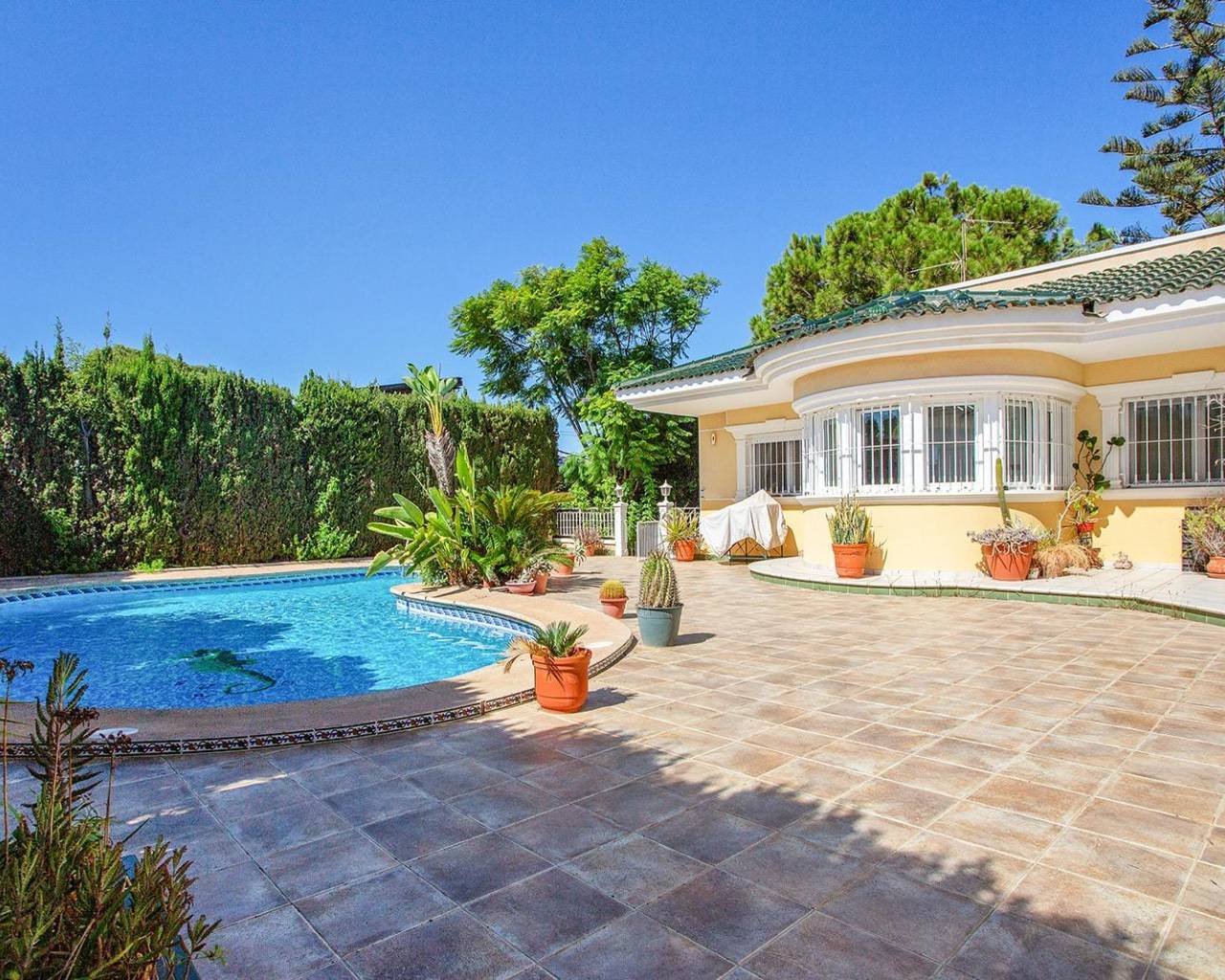 Villa - Resale - Torrevieja - C19ZH-93337