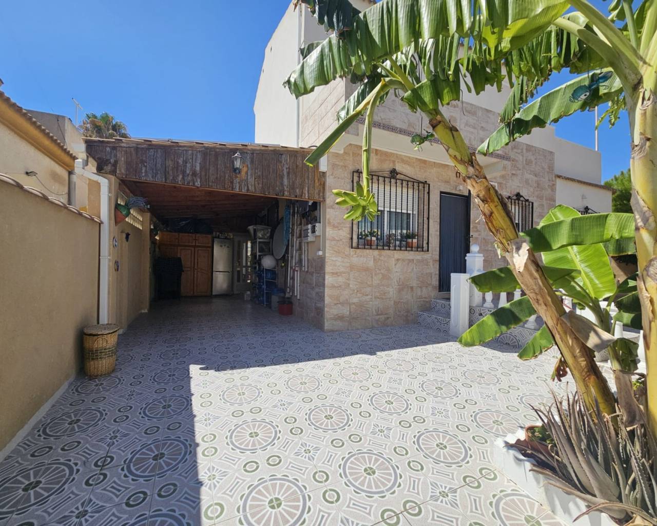 Villa - Resale - Torrevieja - C2ZH-37182
