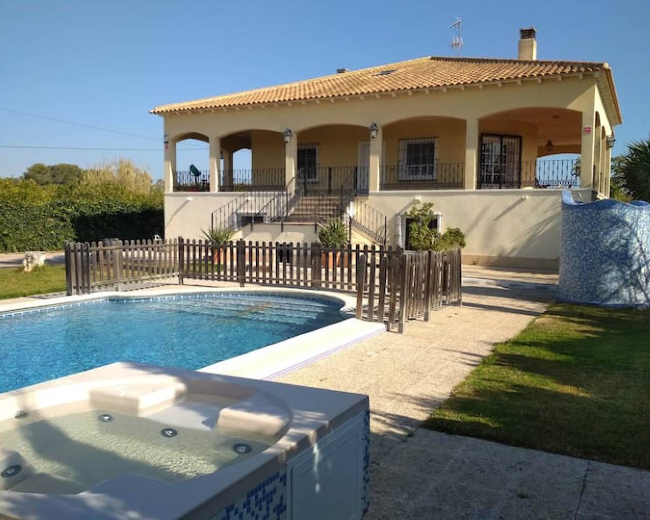 Villa - Wederverkoop - Guardamar Del Segura - ZH0350