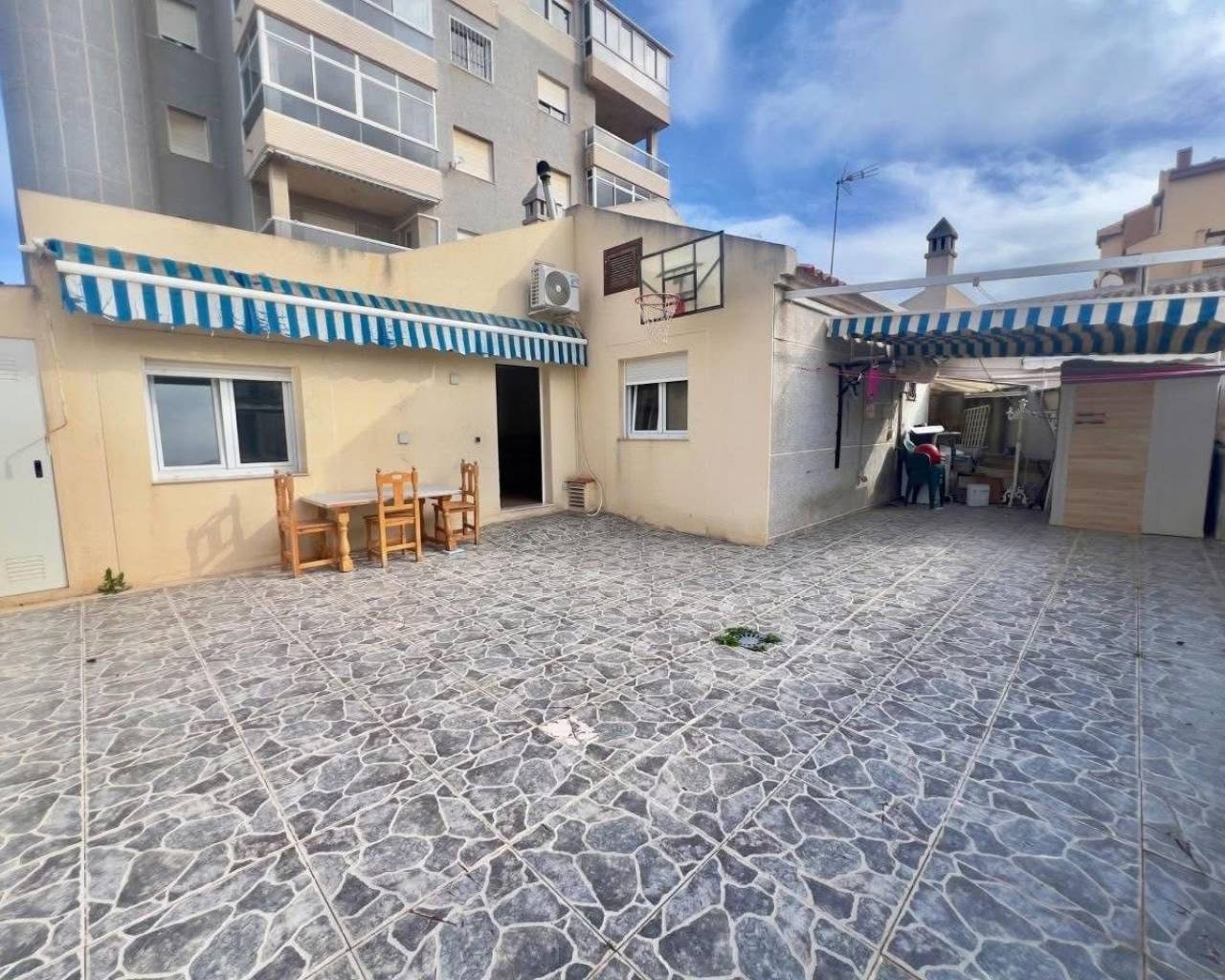 Villa - Wederverkoop - Torrevieja - Aguas Nuevas