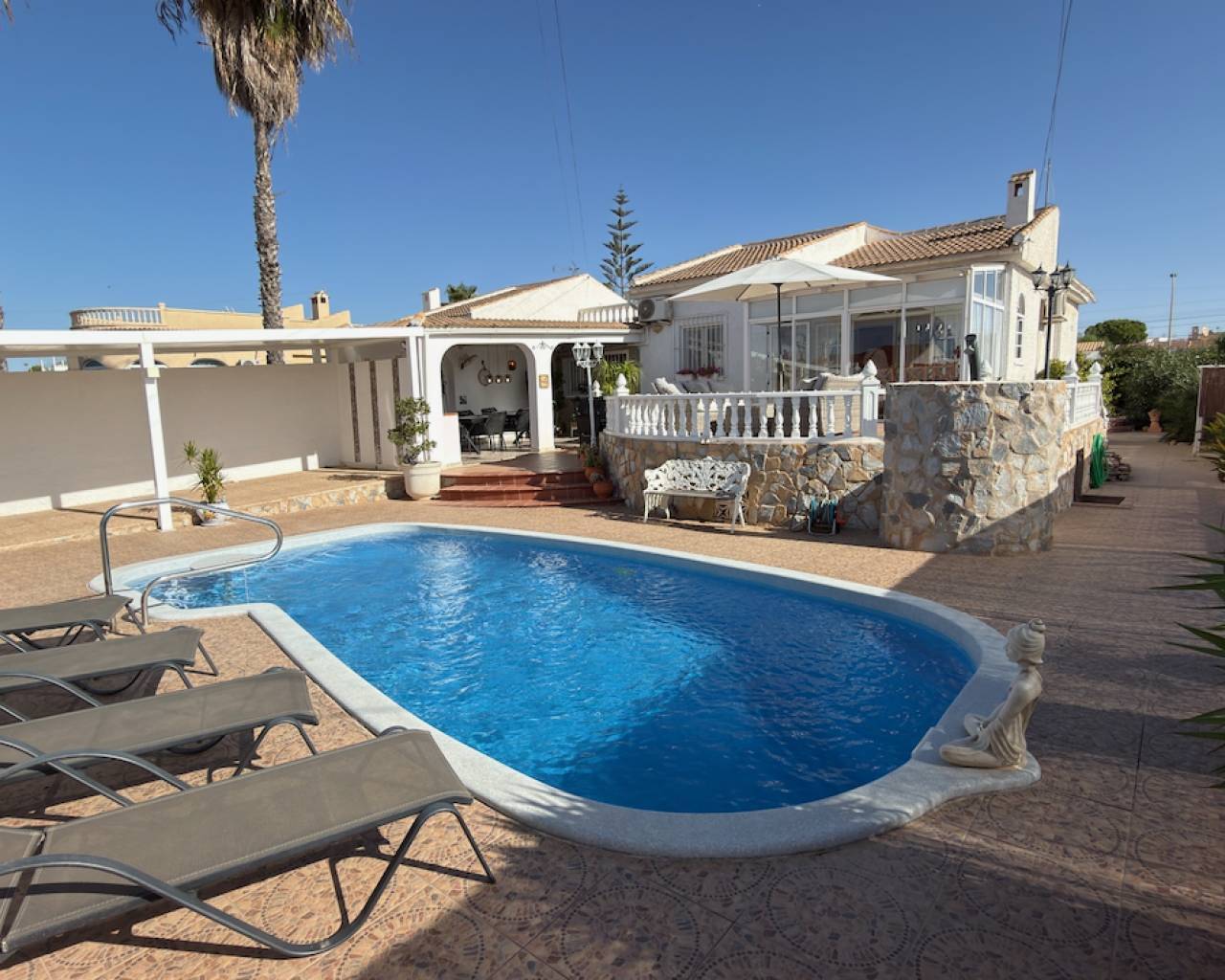 Villa - Wederverkoop - Torrevieja - San Luis