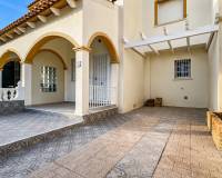 Wederverkoop - Villa - Orihuela Costa - Los Almendros