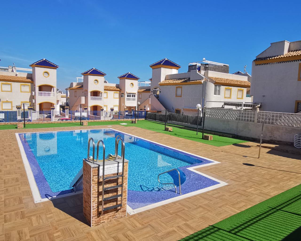 blue pool and blue sky in apartment complex for sale el eden guardamar