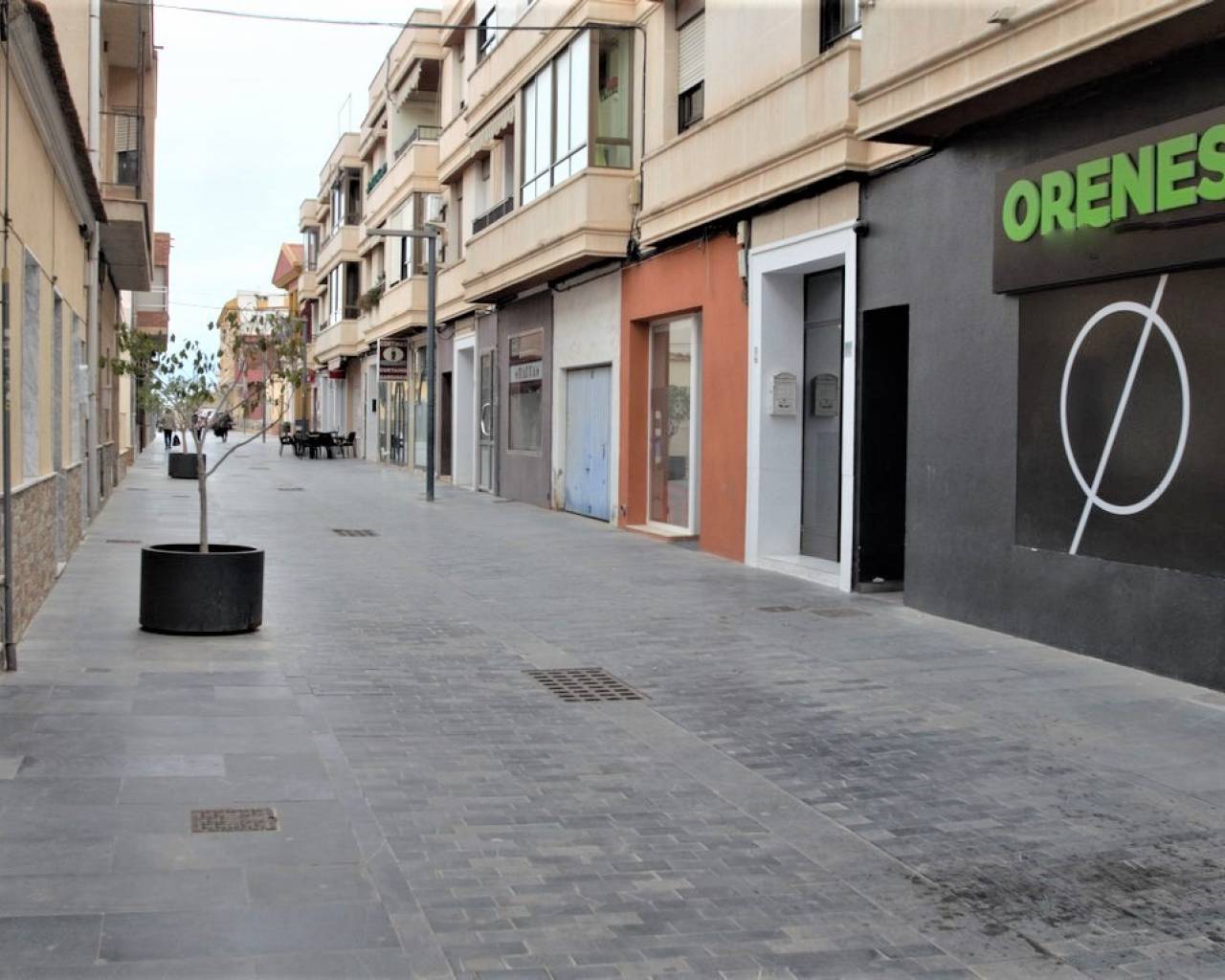 Resale - commercial property - Los Montesinos - Centro