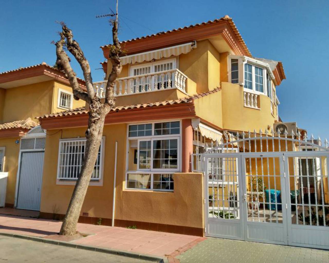 Venta - Adosado/ Chalet - Los Alcazares - town